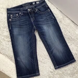 Miss Me fleur de lis Capri jeans 16